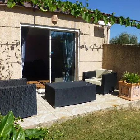 Villa In Roquemaure With Private Pool, Cleaning Included 别墅