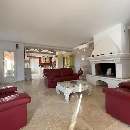 Villa In Roquemaure With Private Pool, Cleaning Included * 罗克莫尔